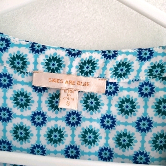 SKIES are Blue Split Neck Top - Picture 10 of 11